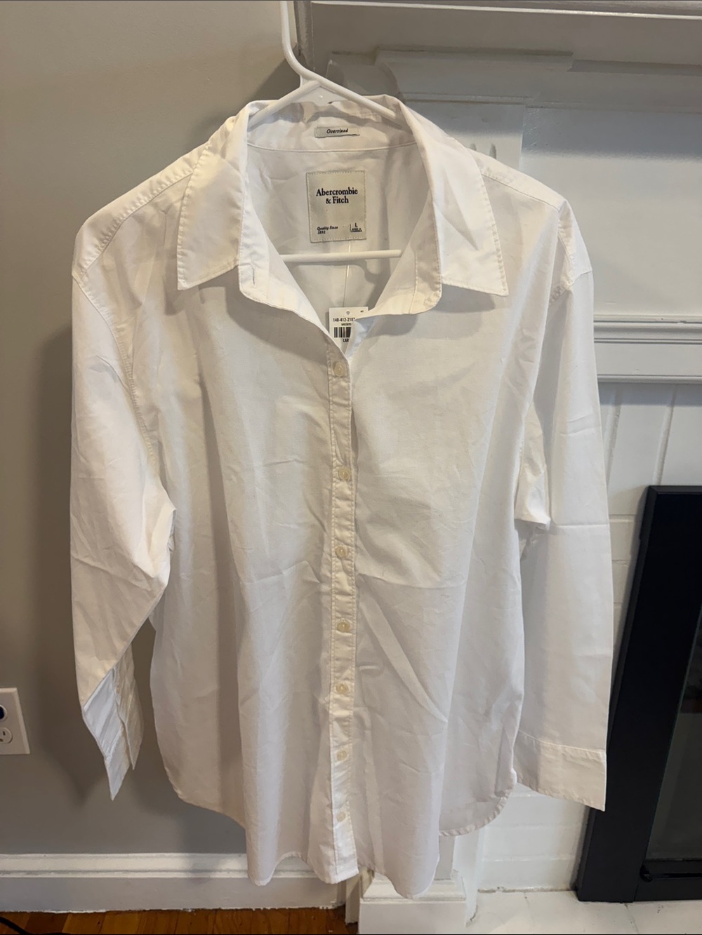 Abercrombie & Fitch Women’s White Long-Sleeve Oversized Button Down Shirt -Large